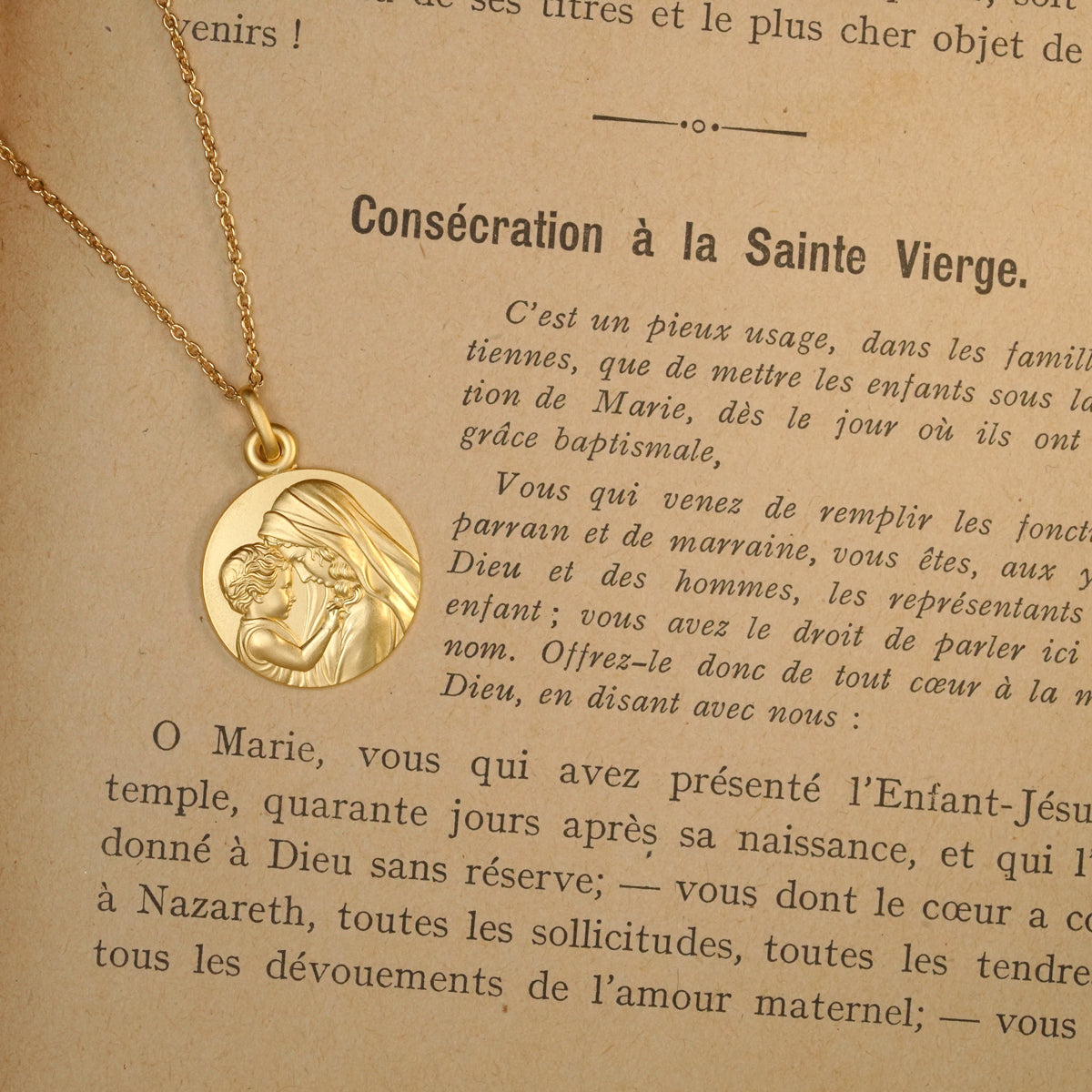 Vierge à l'enfant en majesté - Médailles artisanales en or 18k - Paris