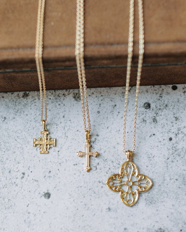 Jerusalem Cross – 18-karat Yellow Gold – view 2 – Manufacture Mayaud