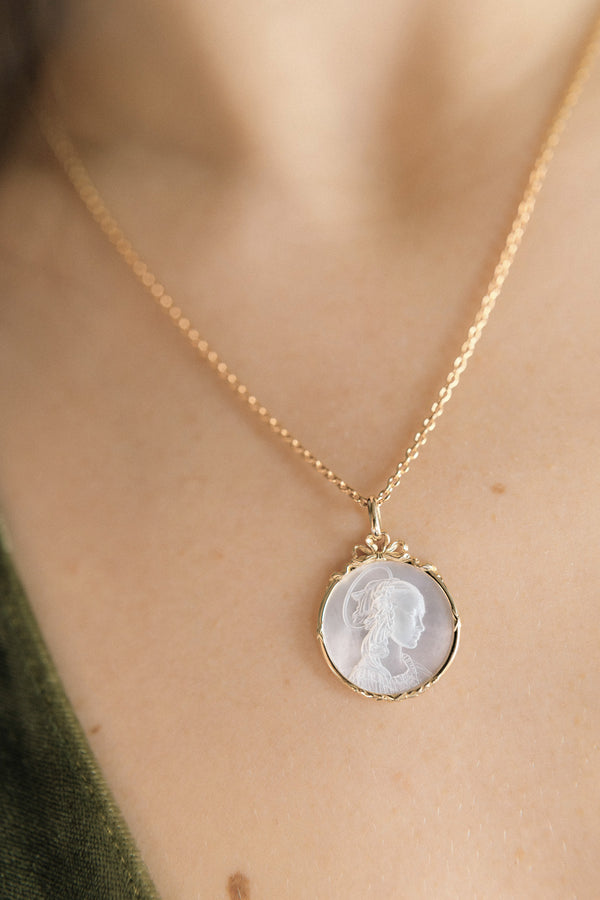 Médaille Entourage Noeud : La Vierge Adoration